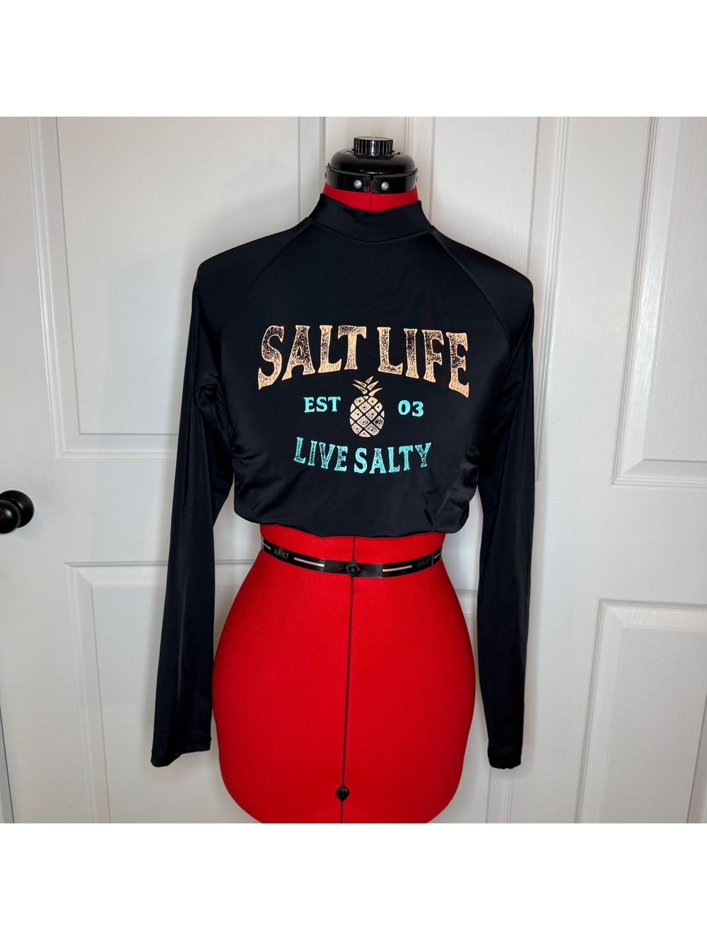 Salt Life Live Salty Long Sleeve Cropped Black Swim Top Rash Guard Womens L